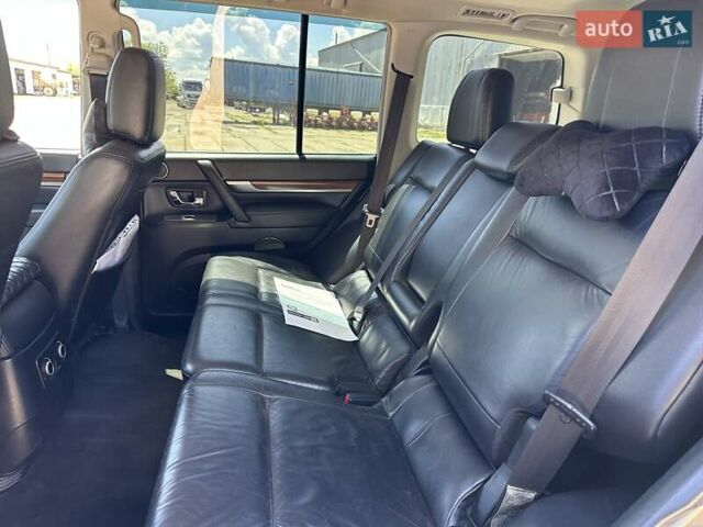 Міцубісі Паджеро Вагон 2007 у Овидиополе на Automoto.ua Бежевий Міцубісі Паджеро Вагон, об'ємом двигуна 3.2 л та пробігом 320 тис. км за 14500 $, фото 4 на Automoto.ua