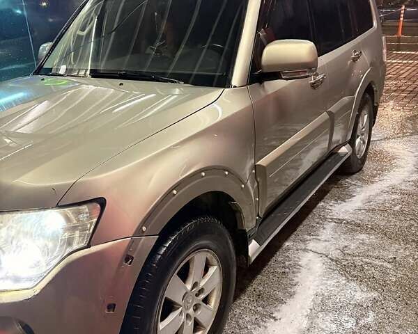 Бежевый Мицубиси Паджеро Вагон, объемом двигателя 3.8 л и пробегом 281 тыс. км за 7900 $, фото 2 на Automoto.ua