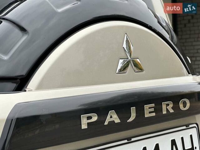 Бежевый Мицубиси Паджеро Вагон, объемом двигателя 3.83 л и пробегом 196 тыс. км за 13750 $, фото 30 на Automoto.ua