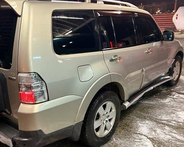 Бежевый Мицубиси Паджеро Вагон, объемом двигателя 3.8 л и пробегом 281 тыс. км за 7900 $, фото 6 на Automoto.ua