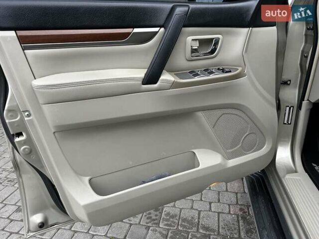 Міцубісі Паджеро Вагон 2007 у Миколаєві на Automoto.ua Бежевий Міцубісі Паджеро Вагон, об'ємом двигуна 3.83 л та пробігом 195 тис. км за 12999 $, фото 39 на Automoto.ua
