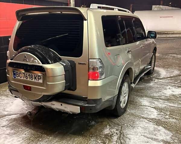 Бежевый Мицубиси Паджеро Вагон, объемом двигателя 3.8 л и пробегом 281 тыс. км за 7900 $, фото 3 на Automoto.ua