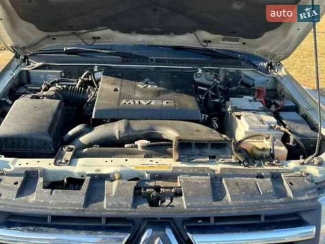 Бежевый Мицубиси Паджеро Вагон, объемом двигателя 3.8 л и пробегом 281 тыс. км за 7900 $, фото 9 на Automoto.ua