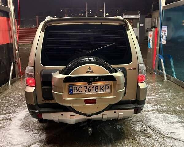 Бежевый Мицубиси Паджеро Вагон, объемом двигателя 3.8 л и пробегом 281 тыс. км за 7900 $, фото 4 на Automoto.ua