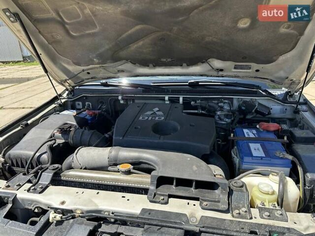 Міцубісі Паджеро Вагон 2007 у Овидиополе на Automoto.ua Бежевий Міцубісі Паджеро Вагон, об'ємом двигуна 3.2 л та пробігом 320 тис. км за 14500 $, фото 1 на Automoto.ua
