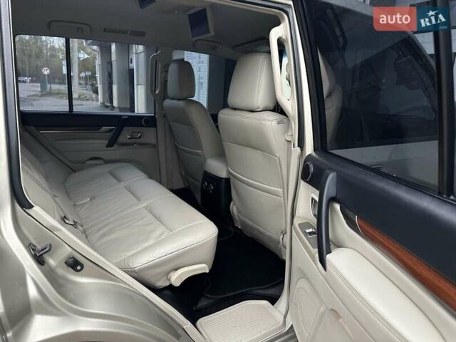 Міцубісі Паджеро Вагон 2007 у Миколаєві на Automoto.ua Бежевий Міцубісі Паджеро Вагон, об'ємом двигуна 3.83 л та пробігом 195 тис. км за 12999 $, фото 53 на Automoto.ua