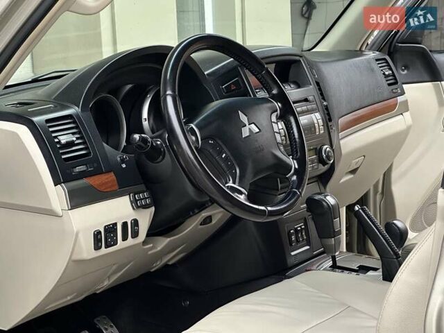 Міцубісі Паджеро Вагон 2007 у Миколаєві на Automoto.ua Бежевий Міцубісі Паджеро Вагон, об'ємом двигуна 3.83 л та пробігом 195 тис. км за 12999 $, фото 42 на Automoto.ua