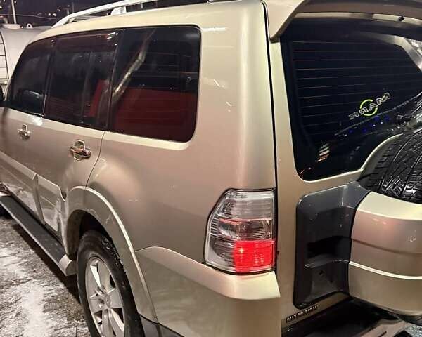 Бежевый Мицубиси Паджеро Вагон, объемом двигателя 3.8 л и пробегом 281 тыс. км за 7900 $, фото 5 на Automoto.ua