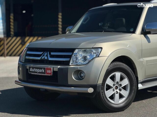 Бежевий Міцубісі Паджеро Вагон, об'ємом двигуна 3 л та пробігом 252 тис. км за 13390 $, фото 1 на Automoto.ua