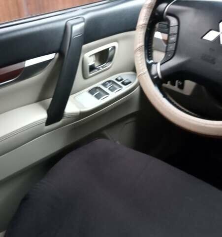 Бежевий Міцубісі Паджеро Вагон, об'ємом двигуна 3.2 л та пробігом 188 тис. км за 14200 $, фото 10 на Automoto.ua