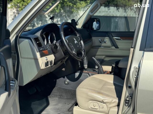 Бежевий Міцубісі Паджеро Вагон, об'ємом двигуна 3 л та пробігом 252 тис. км за 13390 $, фото 15 на Automoto.ua