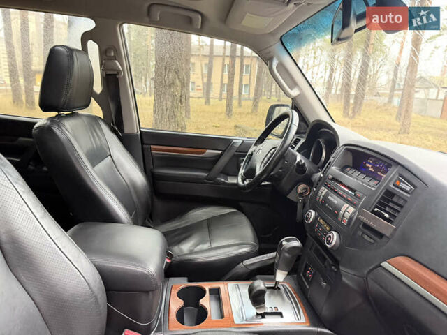 Бежевий Міцубісі Паджеро Вагон, об'ємом двигуна 3.2 л та пробігом 211 тис. км за 12800 $, фото 52 на Automoto.ua