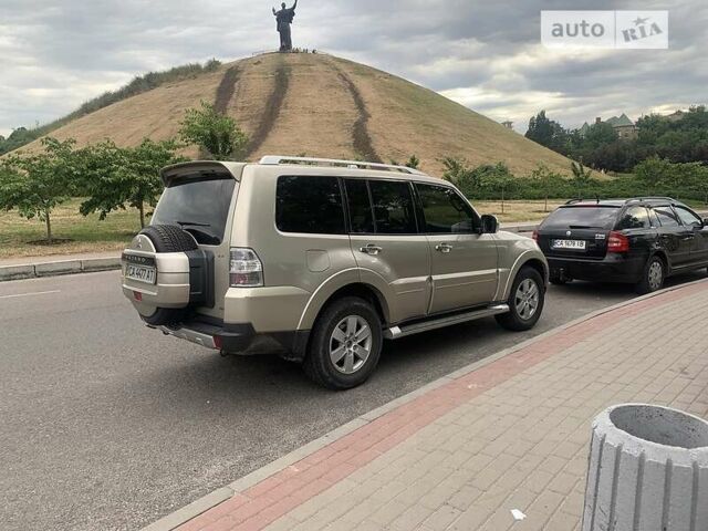 Бежевий Міцубісі Паджеро Вагон, об'ємом двигуна 3 л та пробігом 151 тис. км за 12900 $, фото 9 на Automoto.ua