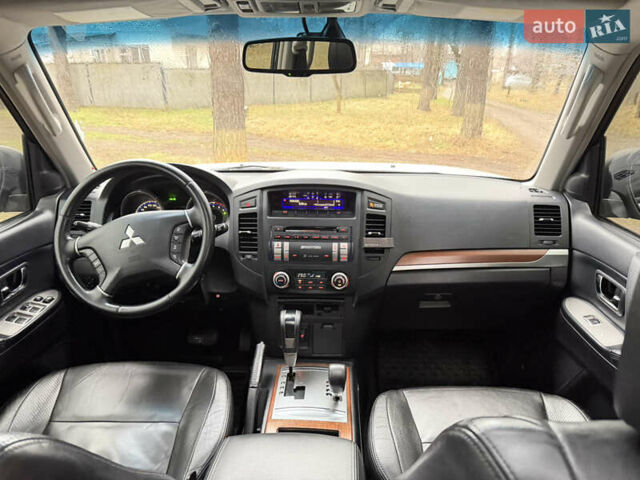 Бежевий Міцубісі Паджеро Вагон, об'ємом двигуна 3.2 л та пробігом 211 тис. км за 12800 $, фото 46 на Automoto.ua