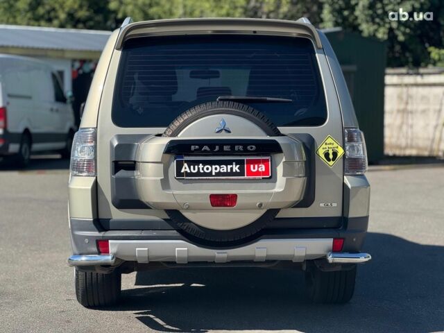 Бежевий Міцубісі Паджеро Вагон, об'ємом двигуна 3 л та пробігом 252 тис. км за 13390 $, фото 8 на Automoto.ua