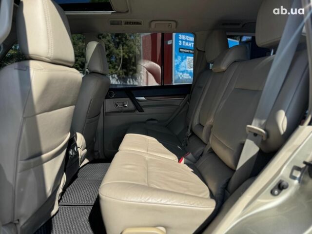 Бежевий Міцубісі Паджеро Вагон, об'ємом двигуна 3 л та пробігом 252 тис. км за 13390 $, фото 34 на Automoto.ua