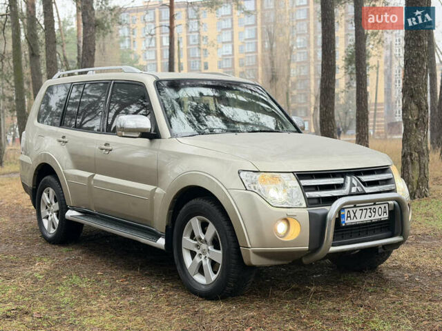 Бежевий Міцубісі Паджеро Вагон, об'ємом двигуна 3.2 л та пробігом 211 тис. км за 12800 $, фото 33 на Automoto.ua