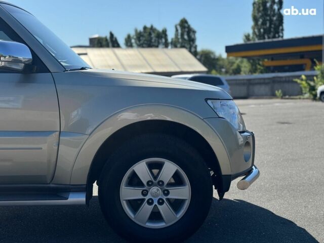 Бежевий Міцубісі Паджеро Вагон, об'ємом двигуна 3 л та пробігом 252 тис. км за 13390 $, фото 13 на Automoto.ua