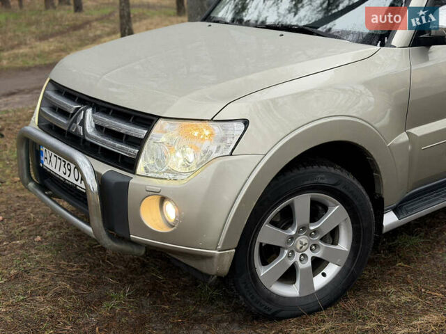 Бежевий Міцубісі Паджеро Вагон, об'ємом двигуна 3.2 л та пробігом 211 тис. км за 12800 $, фото 9 на Automoto.ua