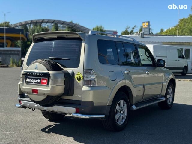 Бежевий Міцубісі Паджеро Вагон, об'ємом двигуна 3 л та пробігом 252 тис. км за 13390 $, фото 9 на Automoto.ua
