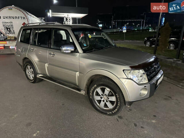 Бежевый Мицубиси Паджеро Вагон, объемом двигателя 2.97 л и пробегом 198 тыс. км за 7950 $, фото 2 на Automoto.ua