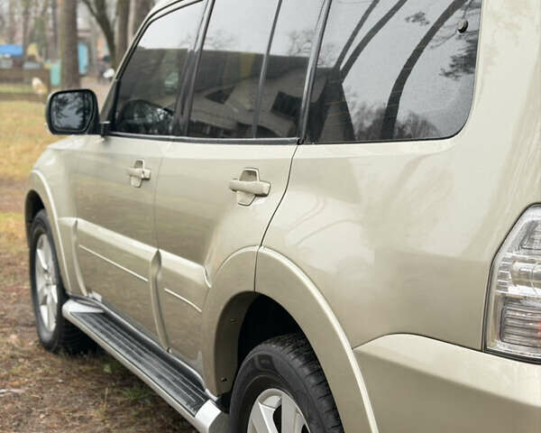 Бежевий Міцубісі Паджеро Вагон, об'ємом двигуна 3.2 л та пробігом 211 тис. км за 12800 $, фото 35 на Automoto.ua