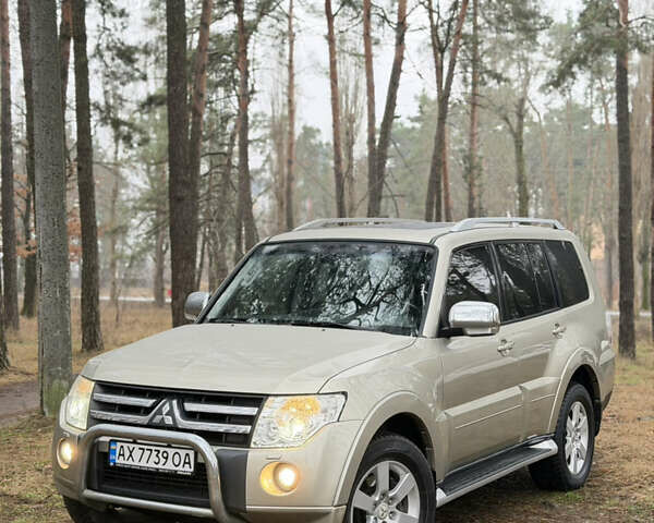 Бежевий Міцубісі Паджеро Вагон, об'ємом двигуна 3.2 л та пробігом 211 тис. км за 12800 $, фото 56 на Automoto.ua