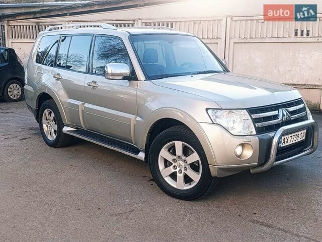 Бежевый Мицубиси Паджеро Вагон, объемом двигателя 3.2 л и пробегом 210 тыс. км за 12800 $, фото 1 на Automoto.ua