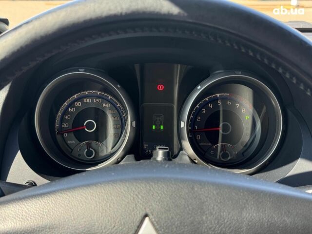 Бежевий Міцубісі Паджеро Вагон, об'ємом двигуна 3 л та пробігом 252 тис. км за 13390 $, фото 27 на Automoto.ua