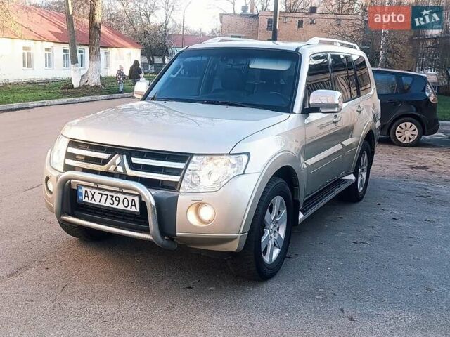 Бежевый Мицубиси Паджеро Вагон, объемом двигателя 3.2 л и пробегом 210 тыс. км за 12800 $, фото 3 на Automoto.ua