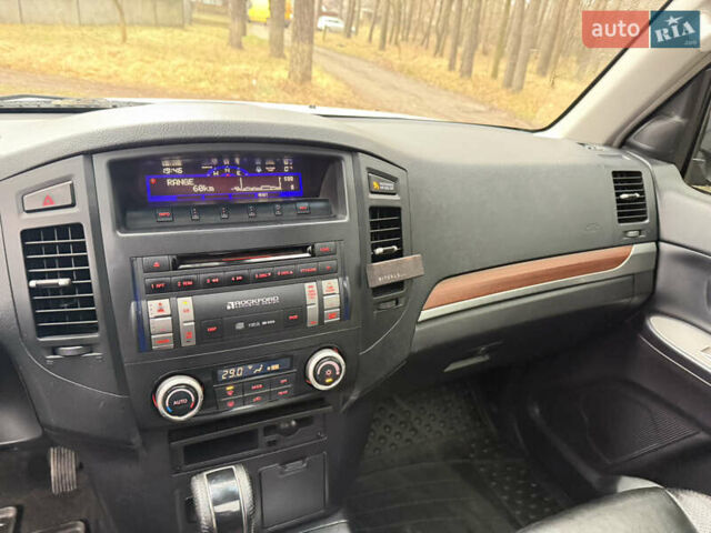 Бежевий Міцубісі Паджеро Вагон, об'ємом двигуна 3.2 л та пробігом 211 тис. км за 12800 $, фото 43 на Automoto.ua