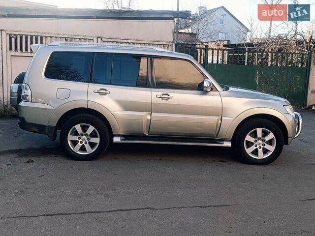 Бежевый Мицубиси Паджеро Вагон, объемом двигателя 3.2 л и пробегом 210 тыс. км за 12800 $, фото 9 на Automoto.ua