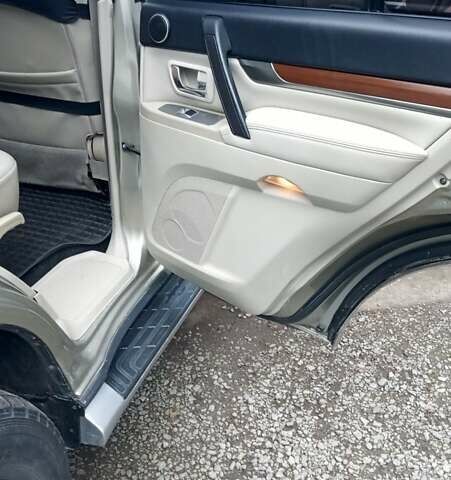 Бежевий Міцубісі Паджеро Вагон, об'ємом двигуна 3.2 л та пробігом 188 тис. км за 14200 $, фото 16 на Automoto.ua