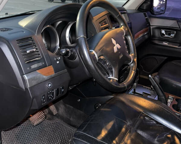 Бежевый Мицубиси Паджеро Вагон, объемом двигателя 2.97 л и пробегом 334 тыс. км за 11500 $, фото 13 на Automoto.ua