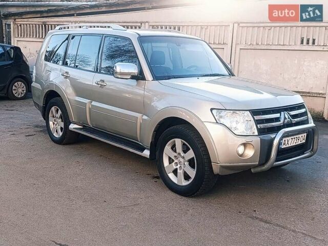 Бежевый Мицубиси Паджеро Вагон, объемом двигателя 3.2 л и пробегом 210 тыс. км за 12800 $, фото 7 на Automoto.ua