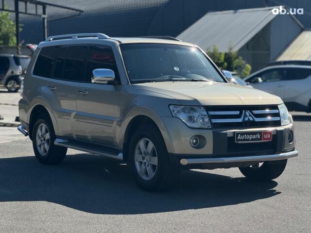 Бежевий Міцубісі Паджеро Вагон, об'ємом двигуна 3 л та пробігом 252 тис. км за 13390 $, фото 14 на Automoto.ua