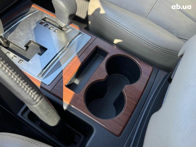 Бежевий Міцубісі Паджеро Вагон, об'ємом двигуна 3 л та пробігом 252 тис. км за 13390 $, фото 31 на Automoto.ua