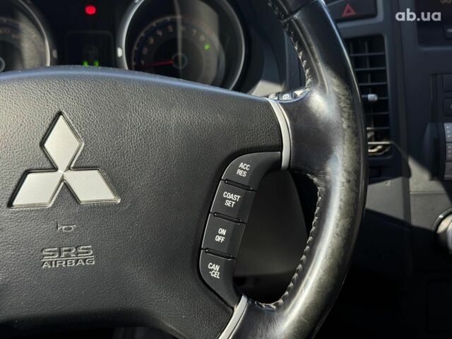 Бежевий Міцубісі Паджеро Вагон, об'ємом двигуна 3 л та пробігом 252 тис. км за 13390 $, фото 28 на Automoto.ua