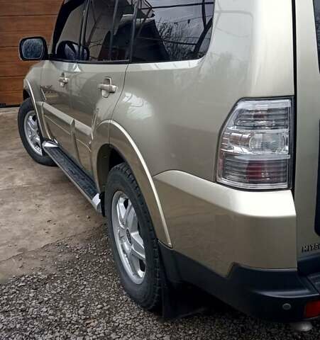 Бежевий Міцубісі Паджеро Вагон, об'ємом двигуна 3.2 л та пробігом 188 тис. км за 14200 $, фото 7 на Automoto.ua