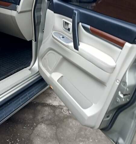 Бежевий Міцубісі Паджеро Вагон, об'ємом двигуна 3.2 л та пробігом 188 тис. км за 14200 $, фото 14 на Automoto.ua