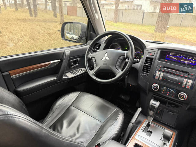 Бежевий Міцубісі Паджеро Вагон, об'ємом двигуна 3.2 л та пробігом 211 тис. км за 12800 $, фото 7 на Automoto.ua