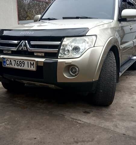 Бежевий Міцубісі Паджеро Вагон, об'ємом двигуна 3.2 л та пробігом 188 тис. км за 14200 $, фото 9 на Automoto.ua