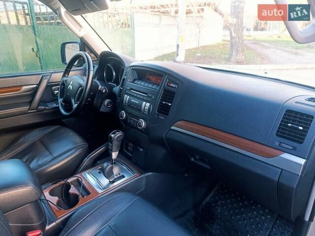 Бежевый Мицубиси Паджеро Вагон, объемом двигателя 3.2 л и пробегом 210 тыс. км за 12800 $, фото 20 на Automoto.ua