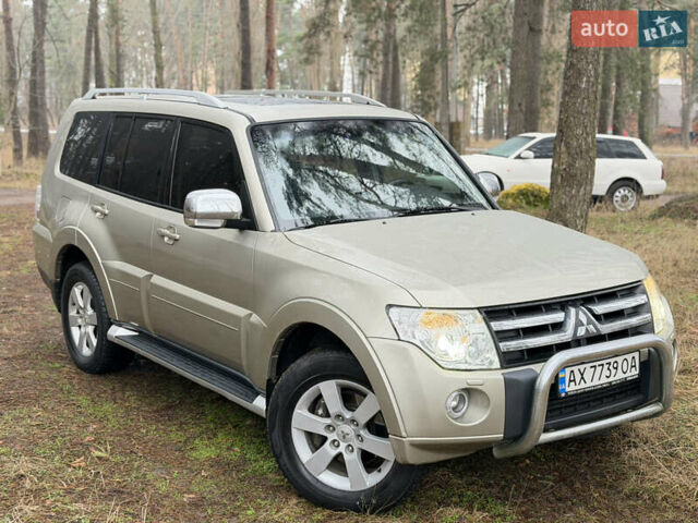 Бежевий Міцубісі Паджеро Вагон, об'ємом двигуна 3.2 л та пробігом 211 тис. км за 12800 $, фото 37 на Automoto.ua