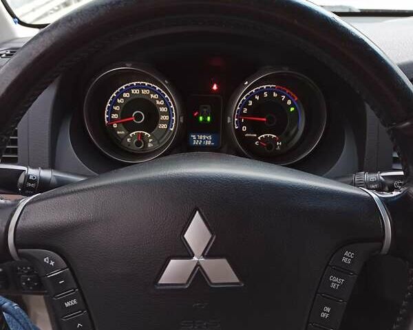 Бежевий Міцубісі Паджеро Вагон, об'ємом двигуна 2.97 л та пробігом 322 тис. км за 7800 $, фото 3 на Automoto.ua