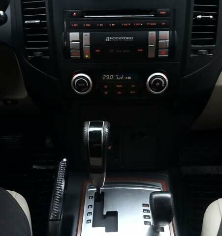 Бежевий Міцубісі Паджеро Вагон, об'ємом двигуна 3.2 л та пробігом 188 тис. км за 14200 $, фото 29 на Automoto.ua