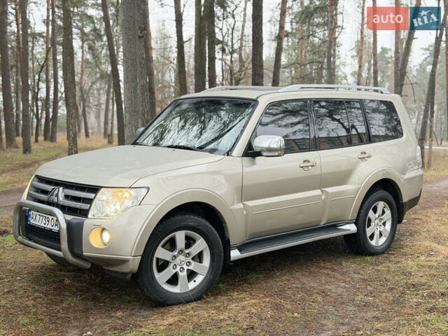 Бежевий Міцубісі Паджеро Вагон, об'ємом двигуна 3.2 л та пробігом 211 тис. км за 12800 $, фото 54 на Automoto.ua