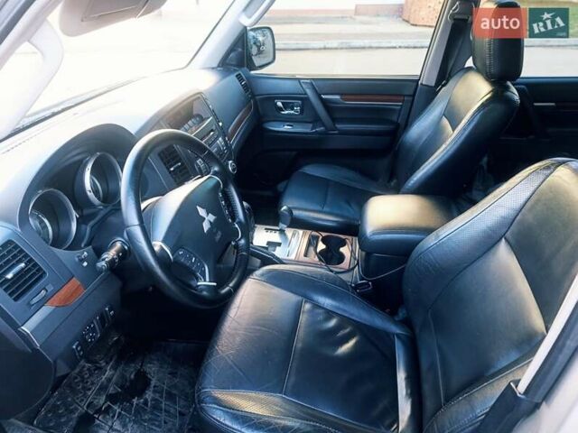 Бежевый Мицубиси Паджеро Вагон, объемом двигателя 3.2 л и пробегом 210 тыс. км за 12800 $, фото 19 на Automoto.ua