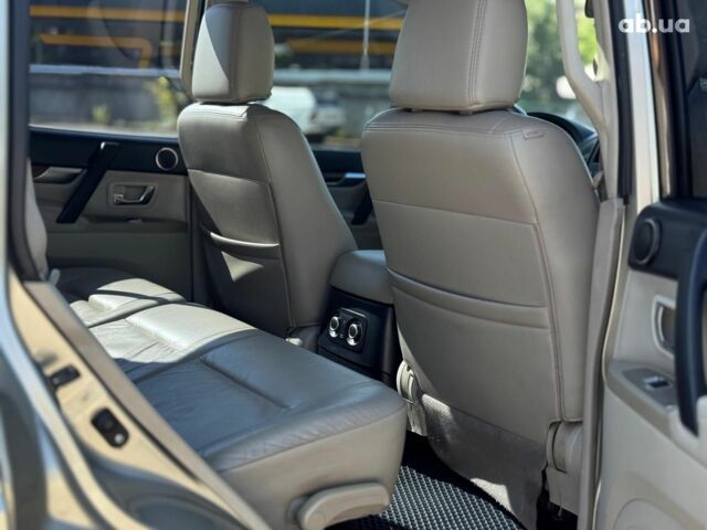 Бежевий Міцубісі Паджеро Вагон, об'ємом двигуна 3 л та пробігом 252 тис. км за 13390 $, фото 39 на Automoto.ua
