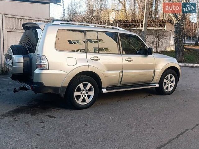 Бежевый Мицубиси Паджеро Вагон, объемом двигателя 3.2 л и пробегом 210 тыс. км за 12800 $, фото 10 на Automoto.ua